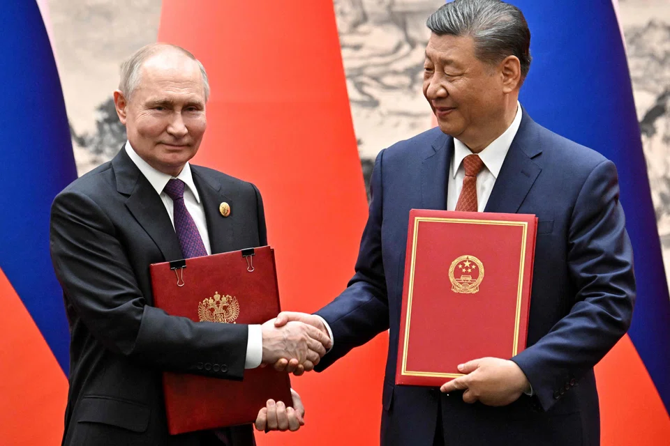 Russian President Vladimir Putin (left) with Chinese President Xi Jinping in Beijing. The two leaders signed agreements on deepening cooperation and issues such as media cooperation.