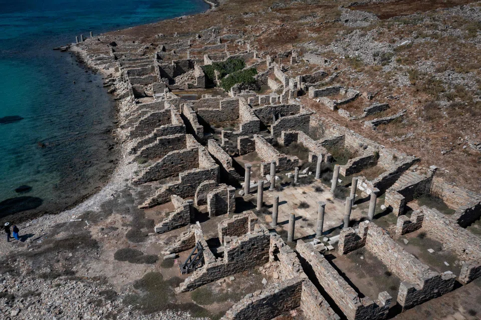 Surrounded by piercing azure waters, Delos’ 2,000-year-old buildings offer a microcosm of information on daily life during the Hellenistic and Roman periods.