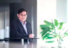 Lim Chung Chun co-founded iFast with the launch of its business-to-consumer division Fundsupermart.com in Singapore in 2000, following which the business-to-consumer division iFast Financial was launched in 2001.