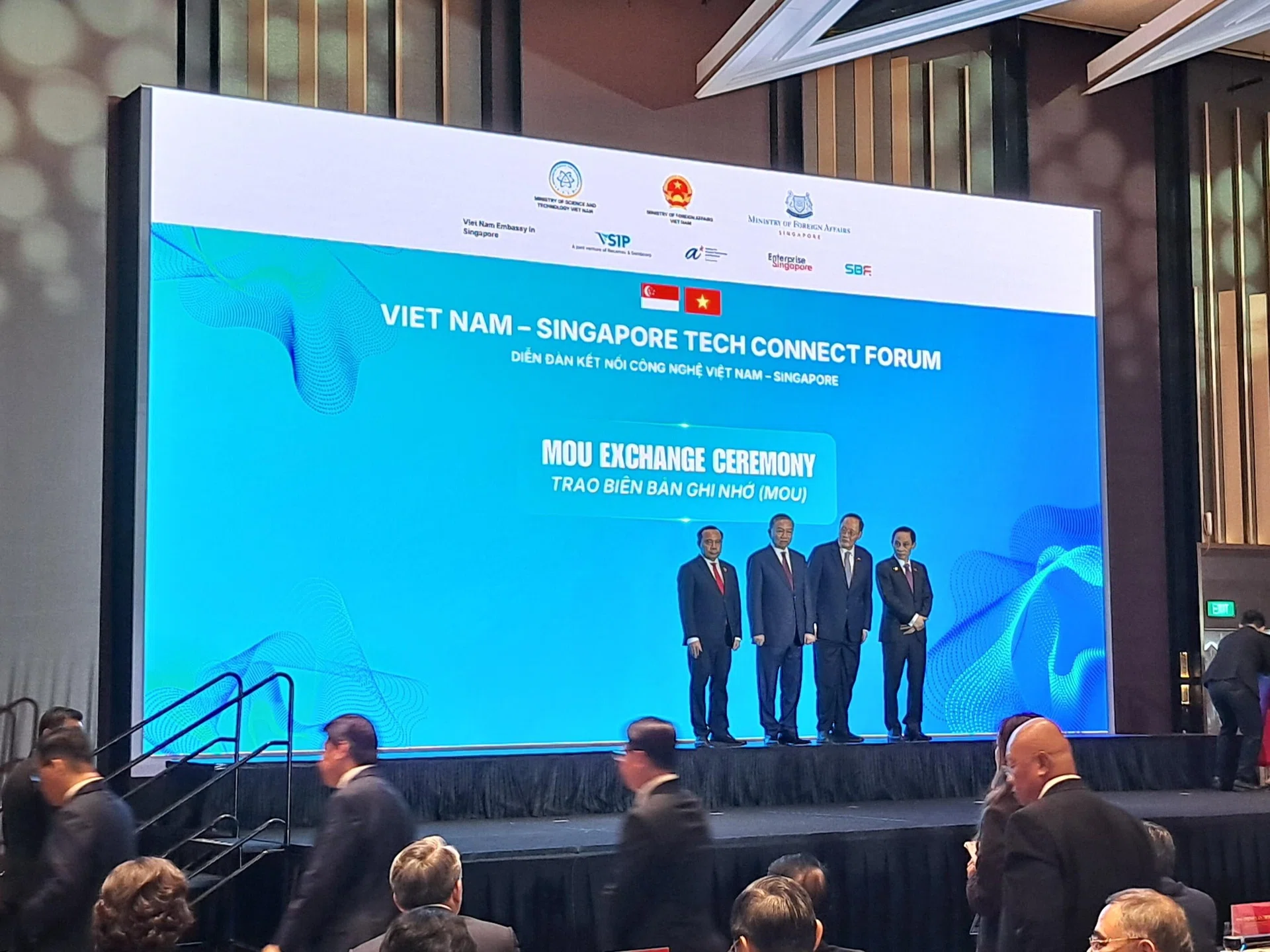 Singapore, Vietnam need shared model to engage businesses, academia in tech cooperation, says To Lam