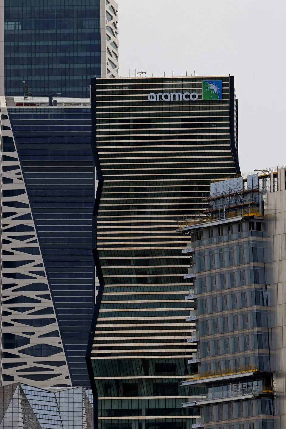 State producer Saudi Aramco has increased the official selling price of its main Arab Light crude grade by 90 US cents to a premium of US$2.20 a barrel against the regional benchmark for buyers in Asia.