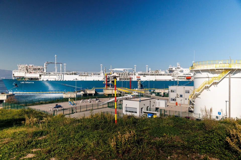 The LNG market posted another strong week, with rates continuing to climb across all major routes as a tight tonnage list, particularly in the Atlantic, kept sentiment firmly bullish.