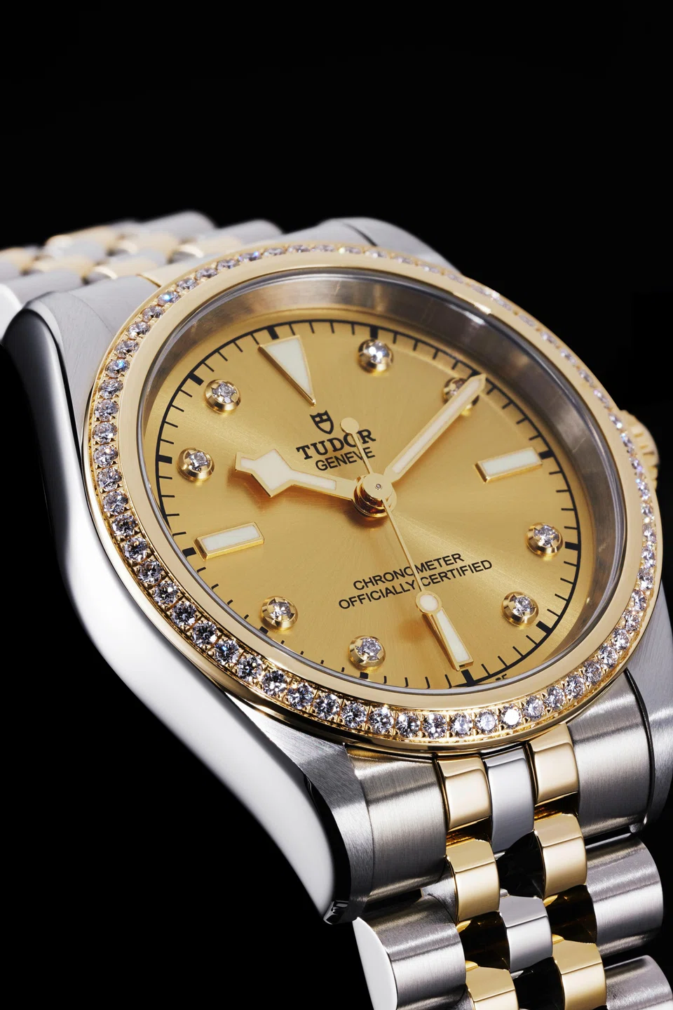 A Black Bay 31/36/39 S&amp;G model in a light champagne dial paved with diamonds.



