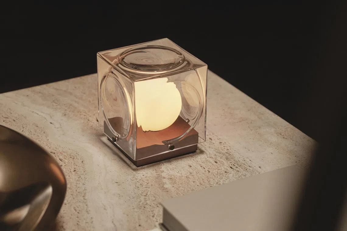 Chant portable lamp.