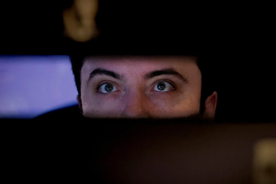 The momentum strategy, an approach widely used by quantitative traders and backed by academic research, captures the tendency for market trends to persist for a while, whether it’s because more investors are jumping in or are late to absorb new information.