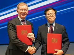UK Trade Minister Chris Bryant (left) sealed the deal in London on Monday with his South Korean counterpart Yeo Han-koo. The pact is a small boost for UK Prime Minister Keir Starmer.