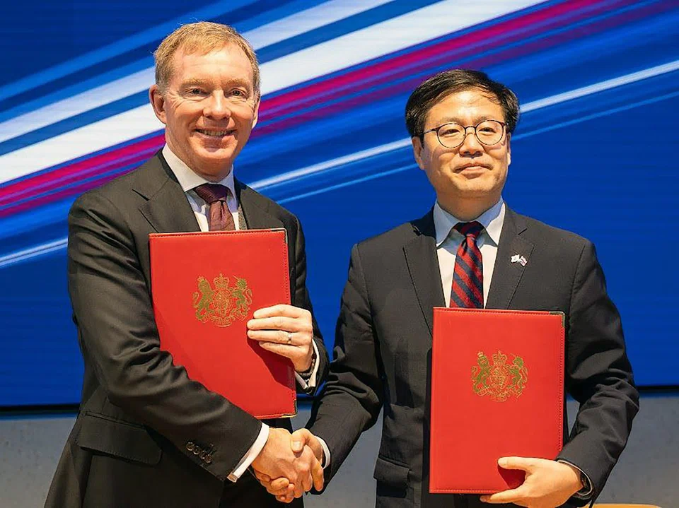 UK Trade Minister Chris Bryant (left) sealed the deal in London on Monday with his South Korean counterpart Yeo Han-koo. The pact is a small boost for UK Prime Minister Keir Starmer.