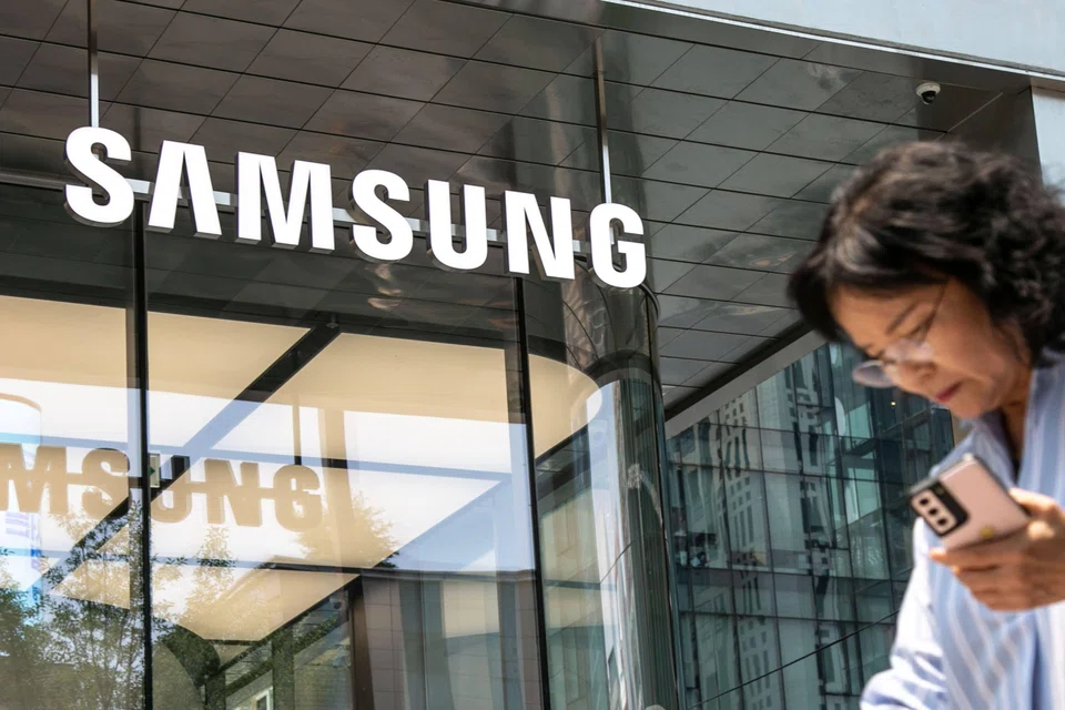 Samsung Electronics estimates its operating profit rose to 10.4 trillion won (S$10.2 billion) in the quarter ended June 30, from 670 billion won a year earlier.