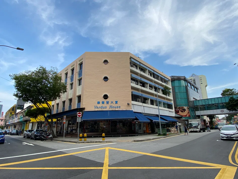 Built in the 1980s, the property currently comprises 4 shops and eateries on the ground level, and 12 apartments at its upper levels. 