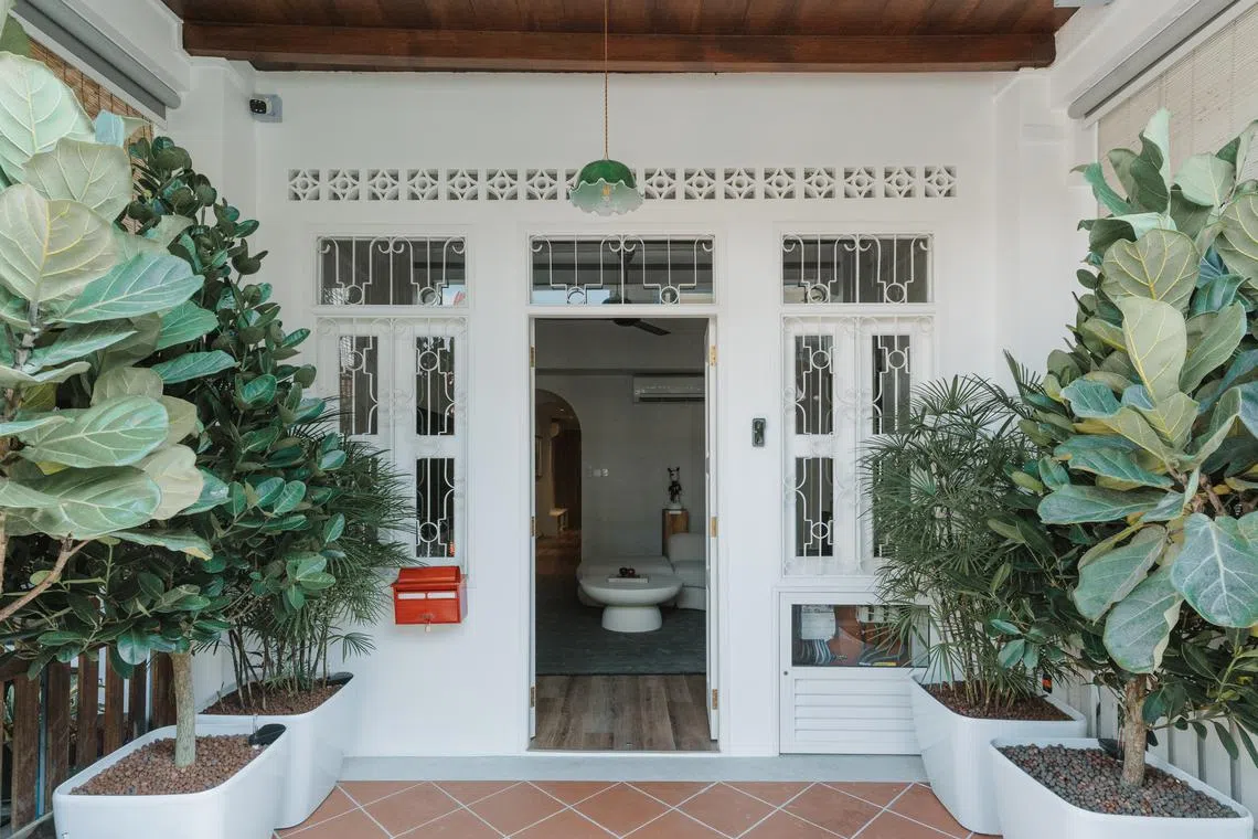 As it turns, out, this little shophouse in the Joo Chiat area isn't too small to be turned into a  home for an extended family. 