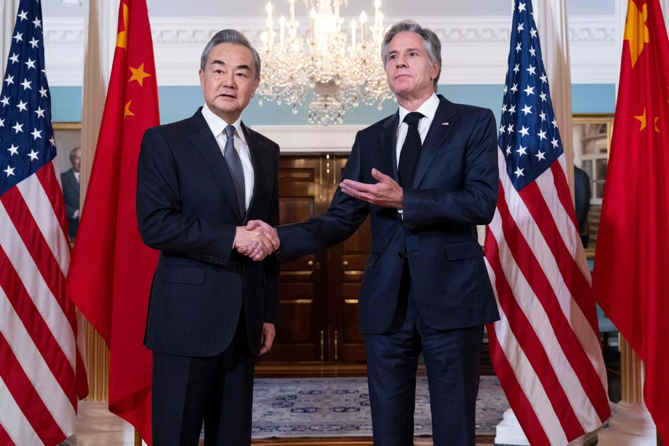 Chinese Foreign Minister Wang Yi (left) and US Secretary of State Antony Blinken in Washington, DC, on Oct 26.  The US and China share a common interest in defusing the crisis in the Middle East, says the writer.