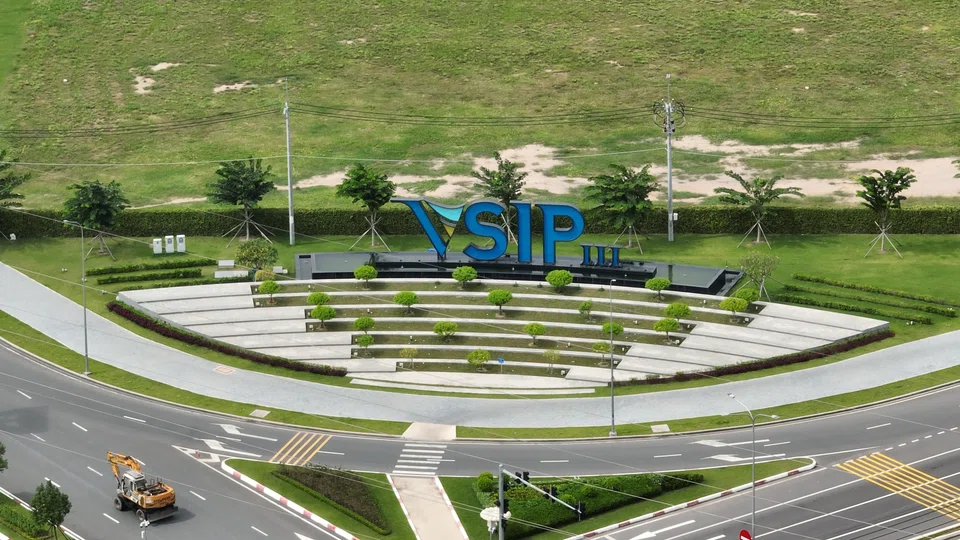 VSIP has now grown to 22 parks spanning nearly 12,000 hectares across 15 provinces and cities, with a plan to raise the total to 30 in 2026.