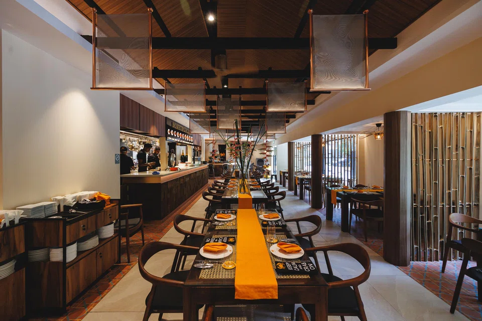 Ministry of Crab's tropical decor.