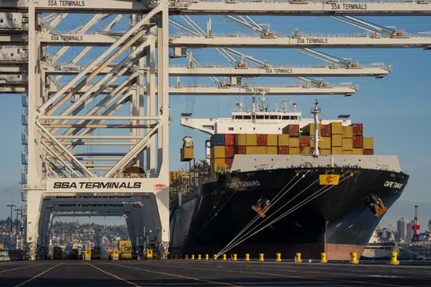 FILE Ñ A container ship at the Port of Seattle, on Dec. 30, 2025. U.S. imports grew and the trade deficit remained historically large last year, data released on Feb. 19 showed, as steep tariffs imposed by the Trump administration scrambled trade but did not halt it. (Ruth Fremson/The New York Times)