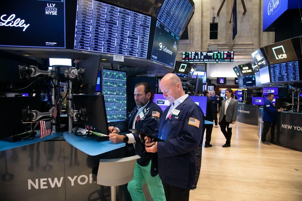 At 9:32 am ET, Dow e-minis were up 346 points, or 0.89 per cent.