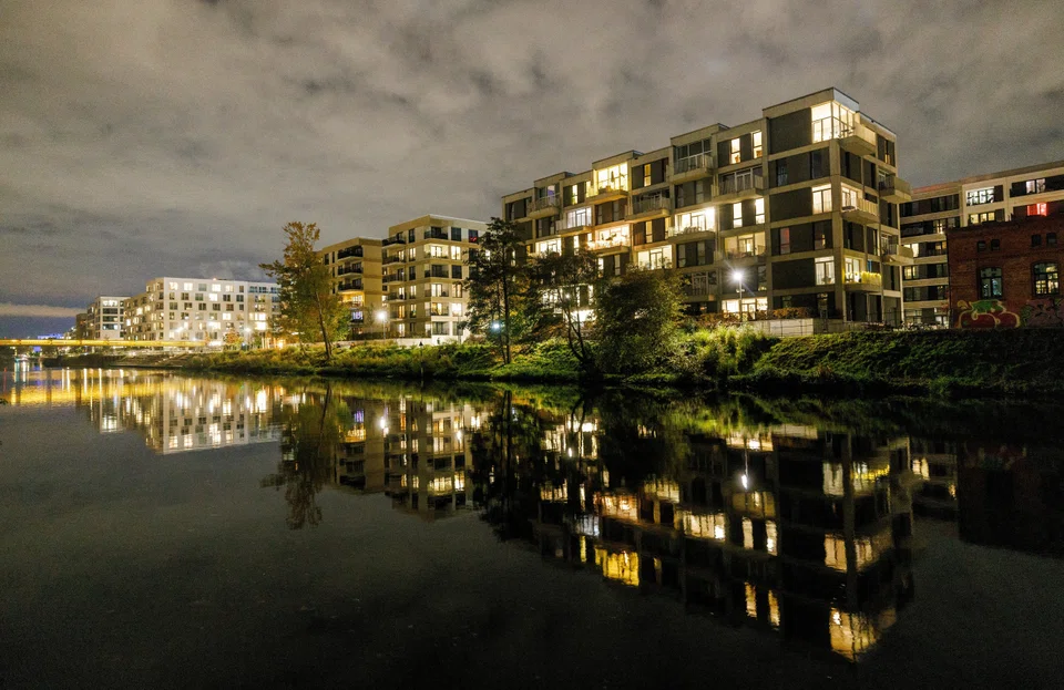 The price of owner-occupied residential property falls by just over 4 per cent last year according to industry data. 