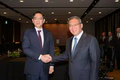 Samsung Electronics Chairman Lee Jae-yong (left) shaking hands with  Chinese Premier Li Qiang prior to their meeting in Seoul, South Korea, May 26, 2024.