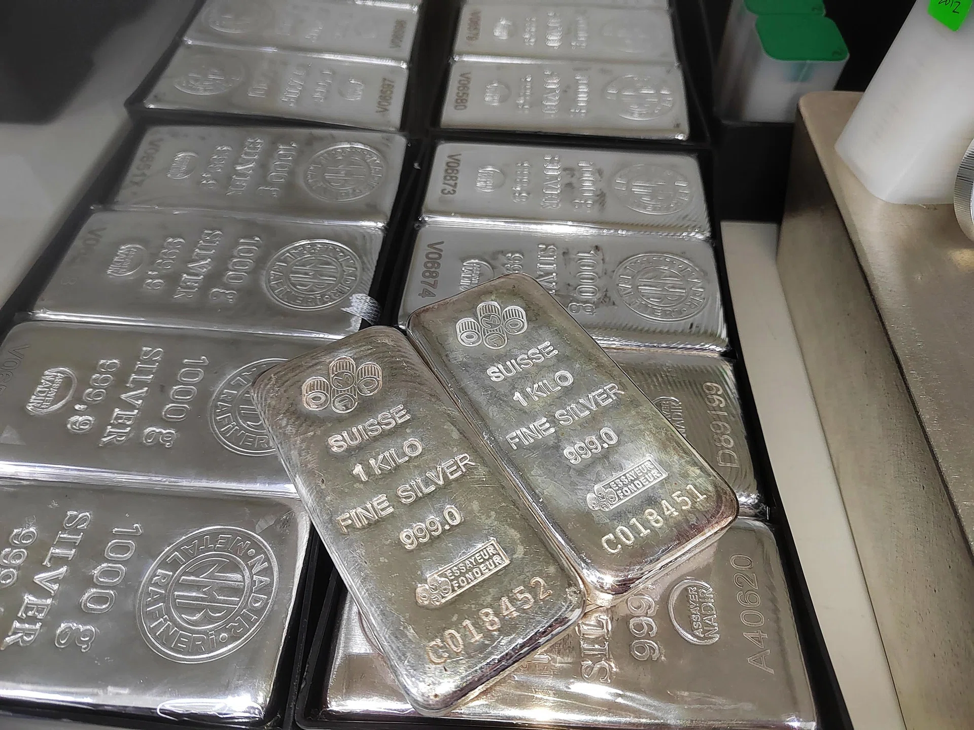 Silver rallies amid substitution risks