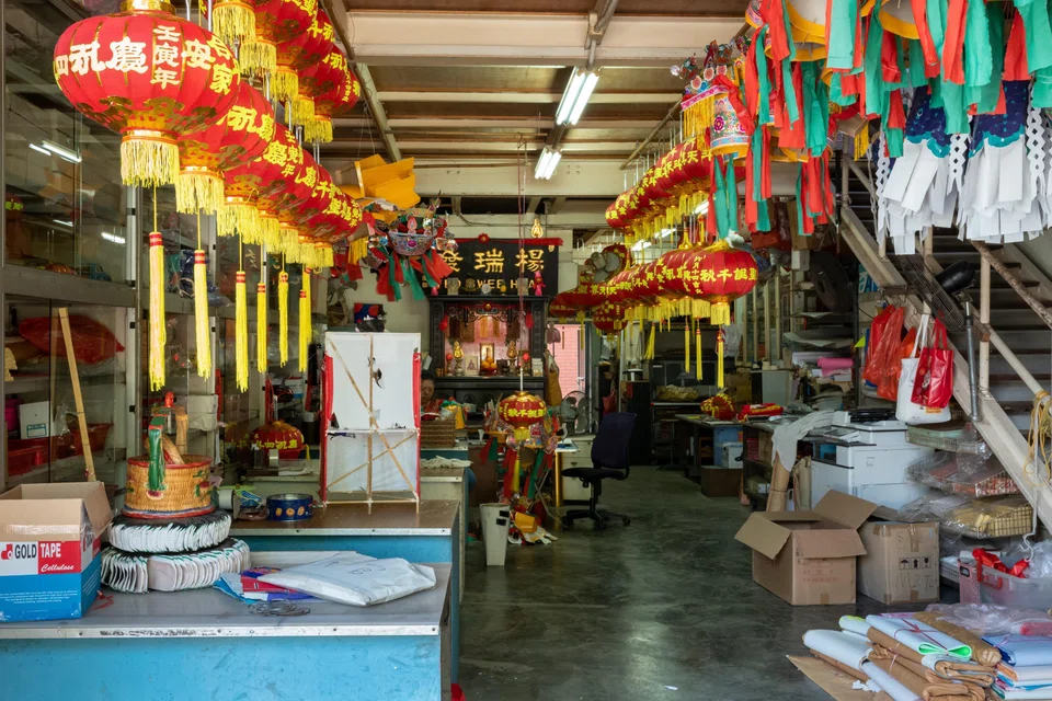 Yeo Swee Huat Lantern Makers, now closed, was the oldest remaining Teochew paper lantern artisan. 