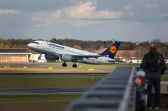 Lufthansa reported an operating profit of 871 million euros (S$1.29 billion), compared with 805 million euros expected, according to an analyst poll compiled by the airline.