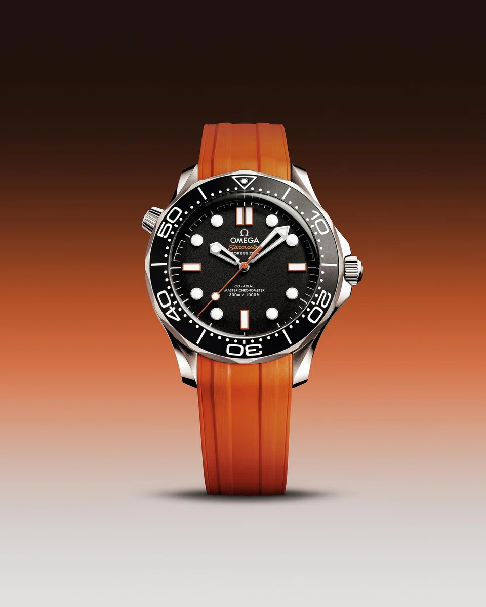 The Seamaster Diver 300M in Orange has a black aluminium dial in a 42 mm steel case.