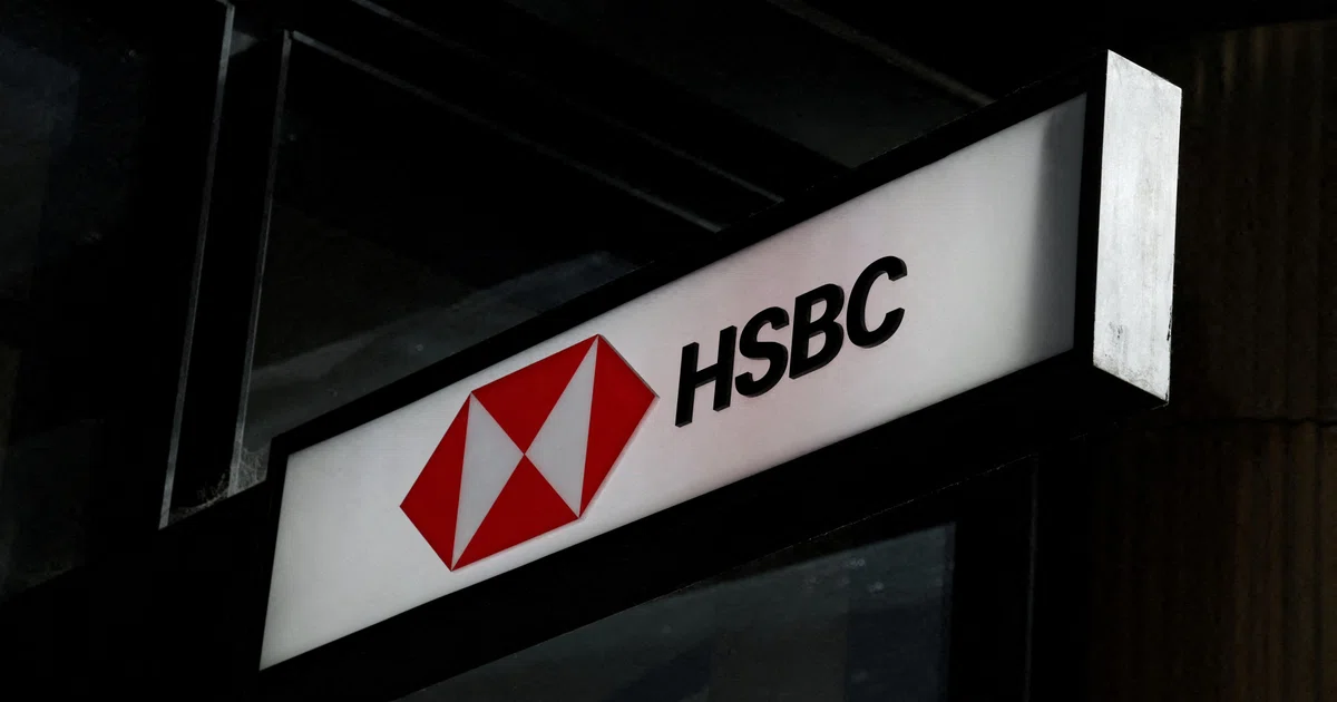 HSBC moves to Wall Street bonus model, cuts fixed-pay deals