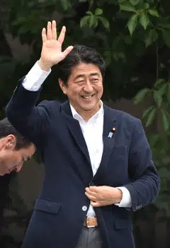 The shooting of former Japanese Prime Minister Shinzo Abe is spurring market debate over a potential loss of support for the Bank of Japan’s super-easy monetary policy after an initial rush to haven assets Friday.