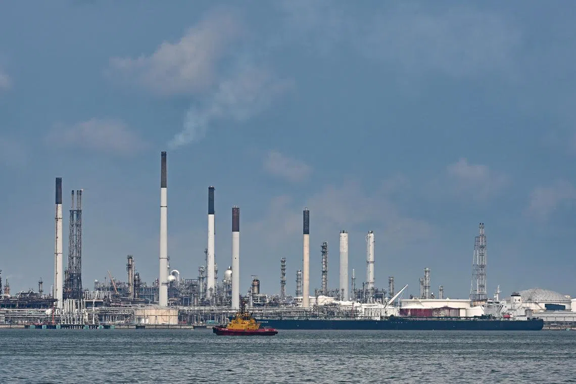 Last year, Shell announced the sale of its Bukom (pict0red) and Jurong islands facility, which dates back to 1961. 