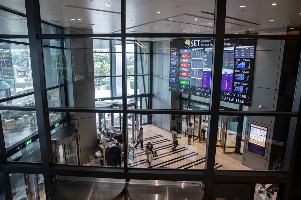 The latest offering raised the assets under management of Vayupak – set up by former leader Thaksin Shinawatra in 2003 to raise funds from the public to acquire finance ministry’s investments in major listed companies – to about 500 billion baht 