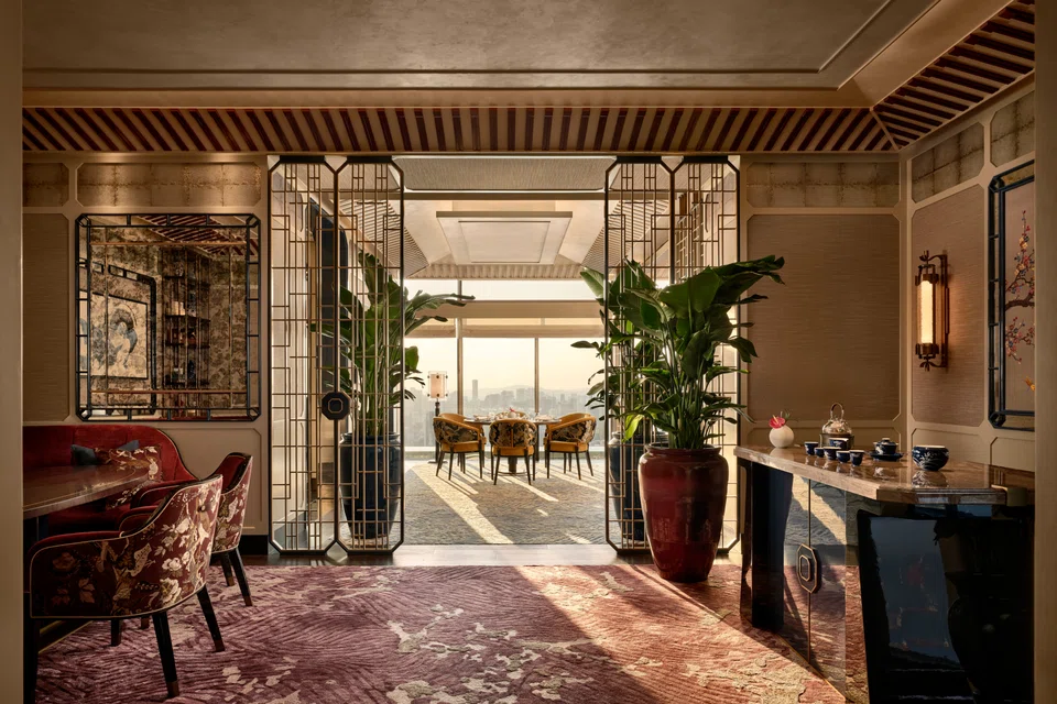 The cosy tea lounge.