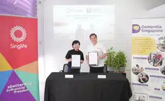 Pearlyn Phau, group CEO of Singlife (left) and Jason Foo, CEO of Dementia Singapore at the signing of an MOU.