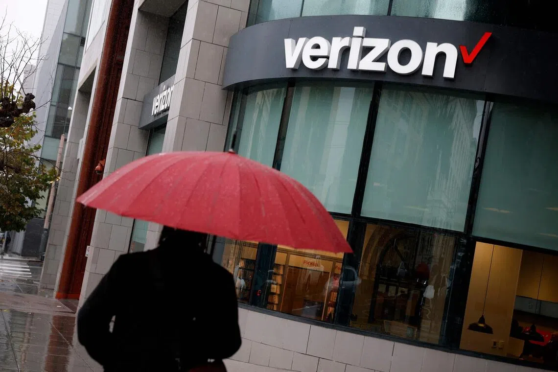 Verizon also says that it plans to convert 179 corporate-owned retail stores into franchised operations and close one store.