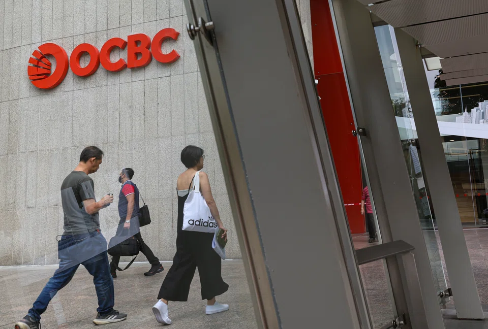 OCBC’s Q1 net profit is up 5 per cent on year to a record S$1.98 billion amid strong growth in operating profit, beating the S$1.85 billion consensus forecast in a Bloomberg survey of three analysts. 