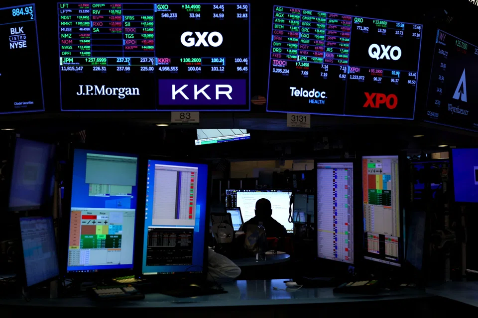 While oil producers and service companies rallied with oil prices, major indices spent the entire session in the red as investors shunned risk ahead of the weekend.