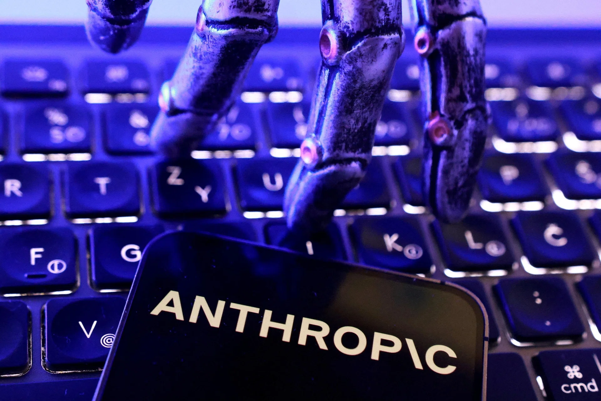 US government website used AI search tool from China that FBI said copied Anthropic