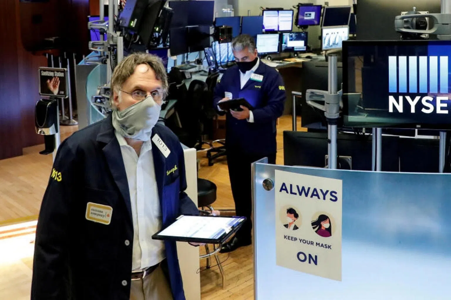 US Stocks mixed as markets weigh better data, inflation