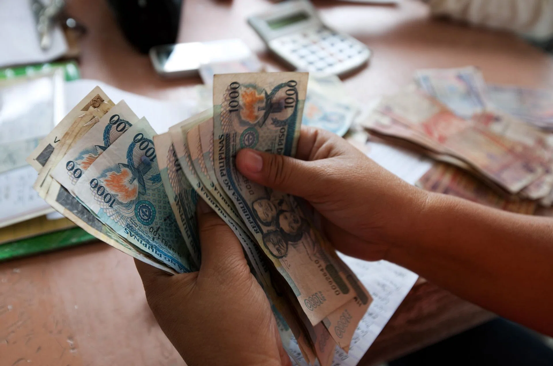 Record remittances fail to shield Philippine peso’s slide from mounting pressures
