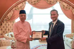 Singapore's Foreign Minister Vivian Balakrishnan had a meeting with Malaysian prime minister Ismail Sabri Yaakob (left) in Putrajaya on May 18, 2022.