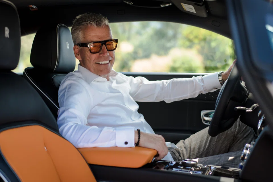 Muller-Otvos is adamant that you can put a blindfolded person into the Spectre and he would immediately be able to tell that he was in a Rolls-Royce, from the way it smells and feels.