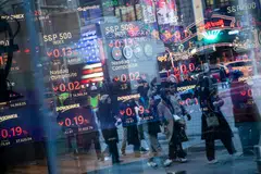 Unlike stocks and bonds, Bitcoin lacks the typical characteristics required for traditional valuation
methods. It doesn’t generate cash flows, pay dividends, or otherwise offer yields.