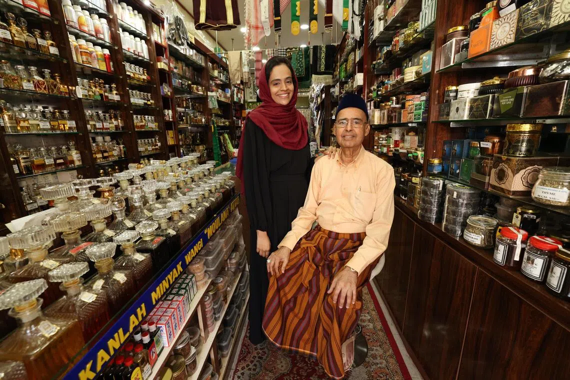 L to R: Fauzia Rani, 3rd-generation owner, V. S. S. Varusai Mohamed & Sons; Haji V. Syed Mohamed, 2nd-generation owner, V. S. S. Varusai Mohamed & Sons