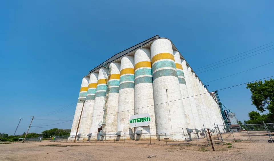 The deal values Bunge and Viterra at about US$17 billion each but Bunge shareholders  will own about 70 per cent of the combined company because Bunge will pay for a significant chunk of the deal with cash.