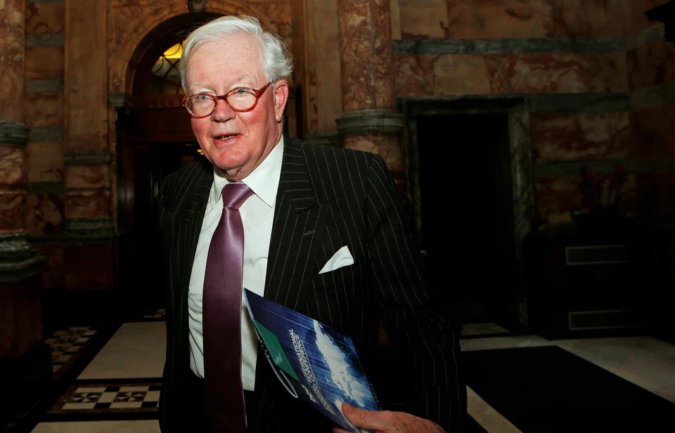 Bischoff was a former chairman of Lloyds Banking Group, Citigroup and more recently, the chairman of JPMorgan Securities.