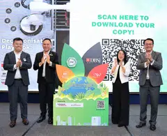 DBS group head of corporate and SME banking Chen Ze Ling (extreme right) says meaningful decarbonisation starts with practical, real-world support. 