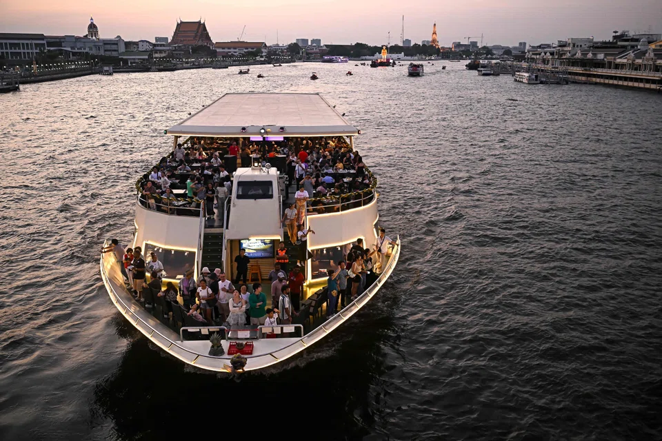 About 59 per cent of respondents say they disagree with investments in both casinos and so-called entertainment complexes in Thailand, according to the Jan 20-21 survey by the National Institute of Development Administration. 