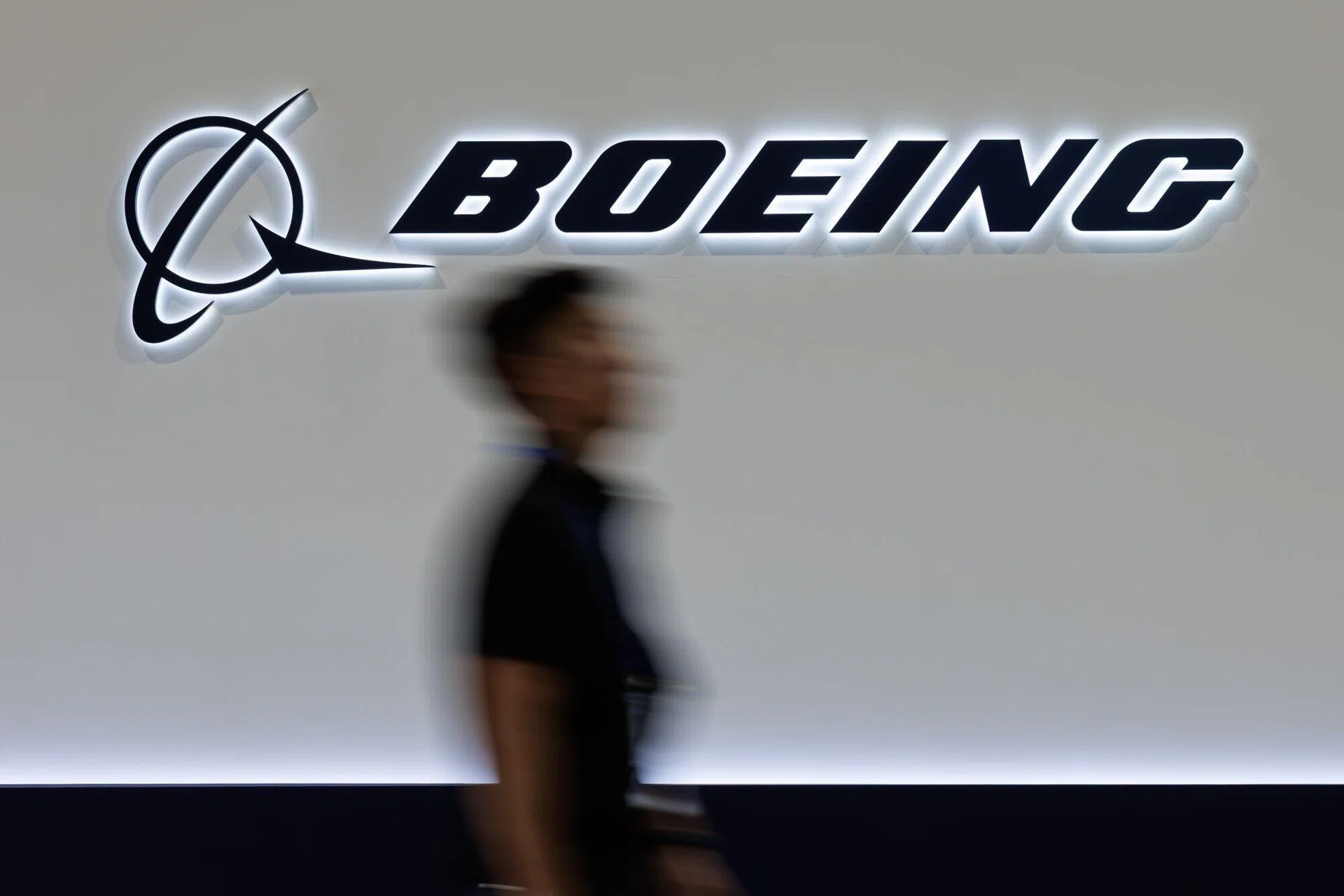 Boeing plans to open fourth 737 production line in midsummer