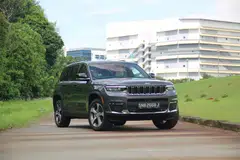 If you happen to be in the market for a fairly large, fairly plush sport utility vehicle, you have a reason to look at Jeep and its latest model for Singapore, the Grand Cherokee Limited.