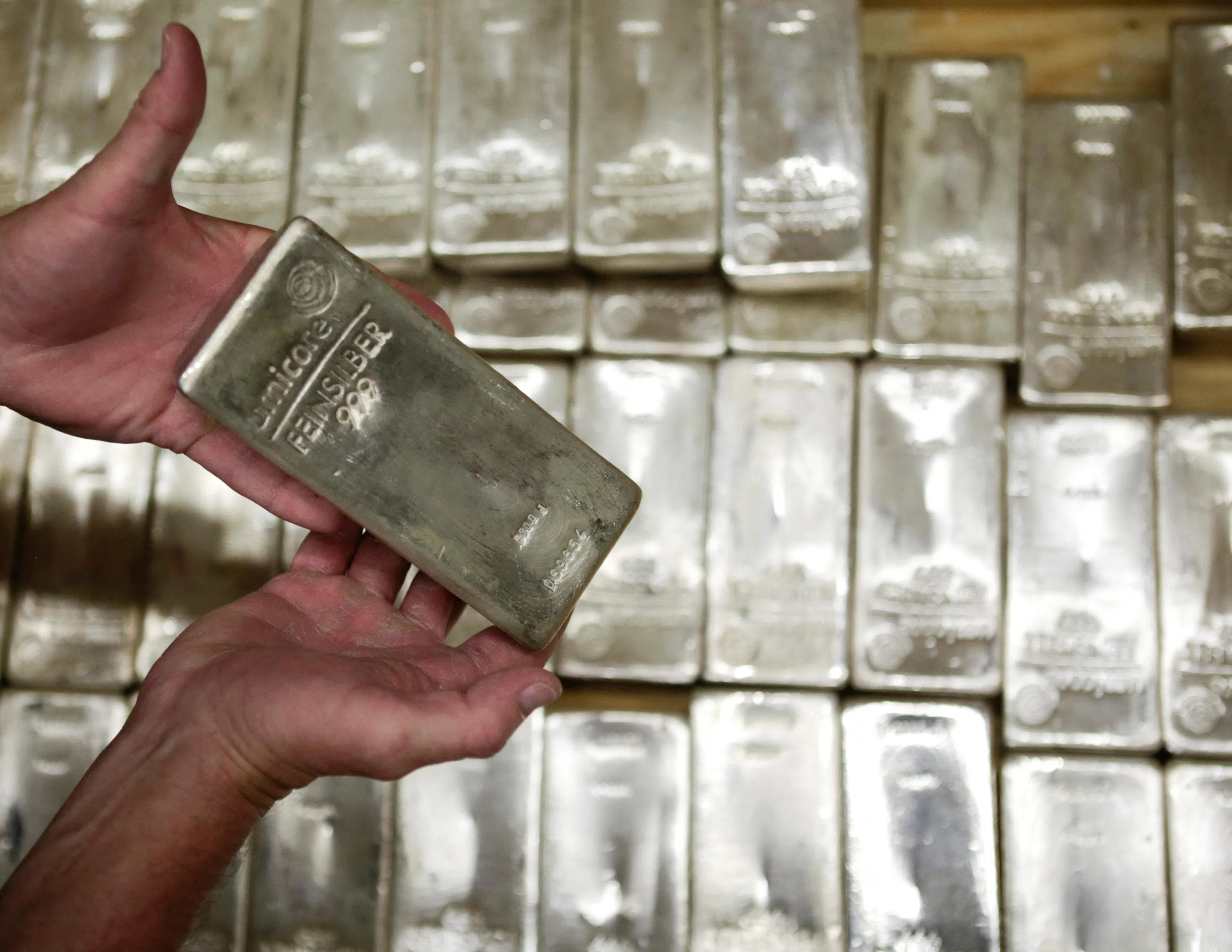 OCBC forecasts silver prices to reach US$39.70 per ounce by end-2025 and US$42 per ounce by mid-2026, reinforcing a bullish outlook.