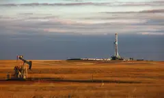 An oil drilling rig stands on the Bakken formation in Watford City, North Dakota, U.S., on Friday, Oct. 14, 2011. Oil production in the state has tripled in five years, attracting the likes of Exxon Mobil Corp., and Norway's Statoil ASA, which agreed this week to pay $4.5 billion for Brigham Exploration Co., one of the companies that figured out how tap dense rock that the U.S. Geological Survey has estimated may contain 4.3 billion barrels of oil. The productive Bakken formation stretches from South Dakota into Canada's province of Saskatchewan. Photographer: Matthew Staver/Bloomberg