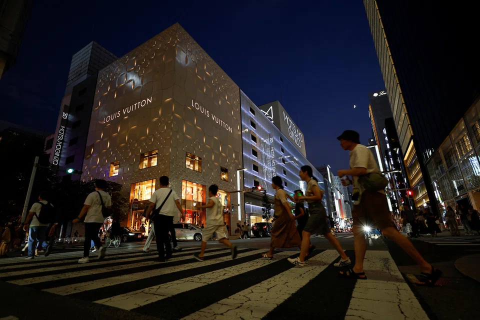 The final au Jibun Bank Service purchasing managers’ index dropped to 49.7 in October from 53.1 in September, according to an index publisher S&P Global Intelligence.